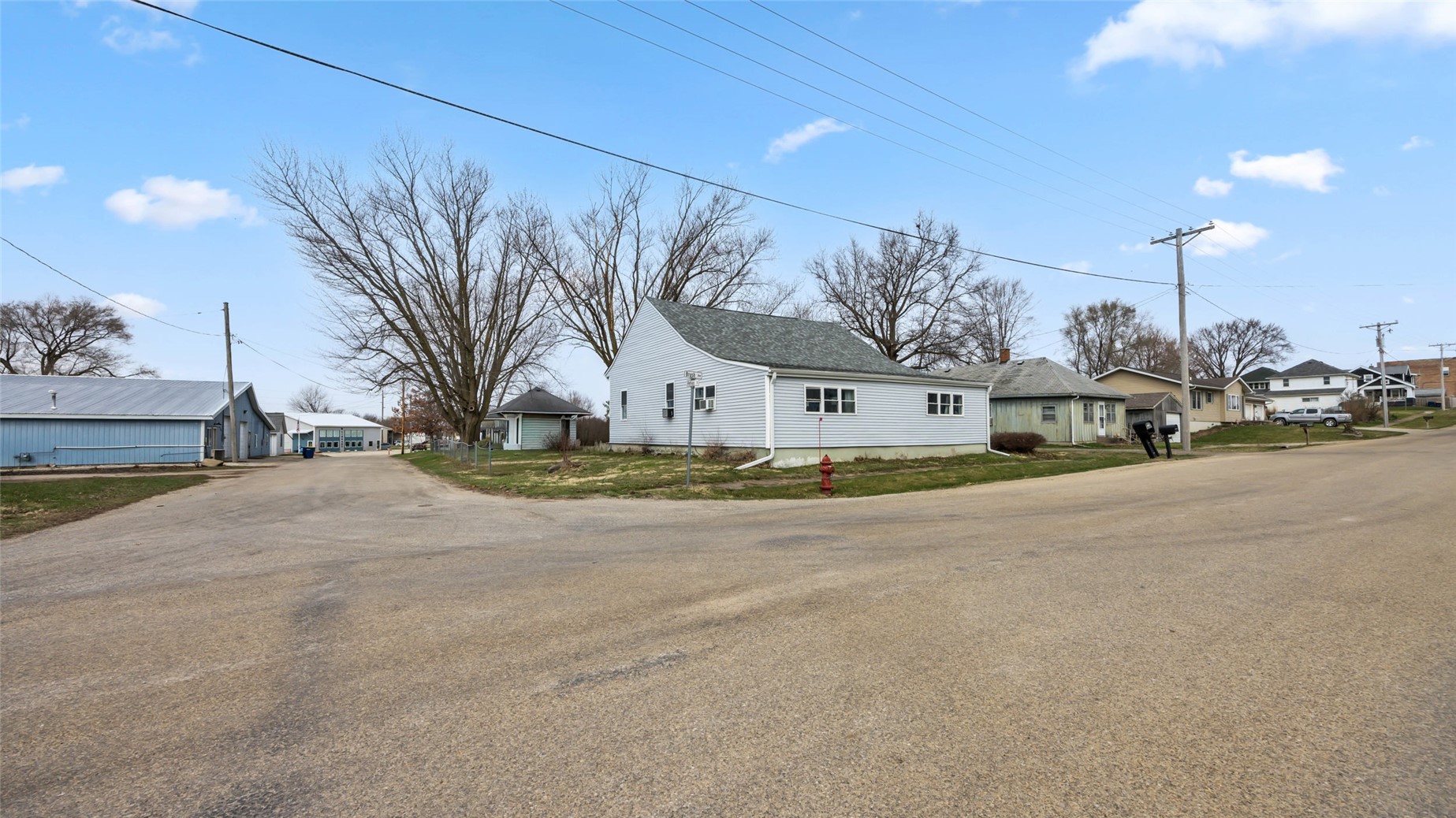 211 Brush Avenue Urbana IA 52345