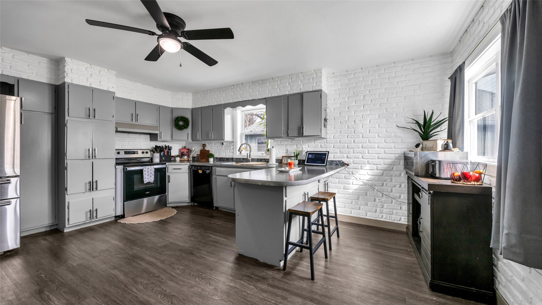 211 Brush Avenue Urbana IA 52345