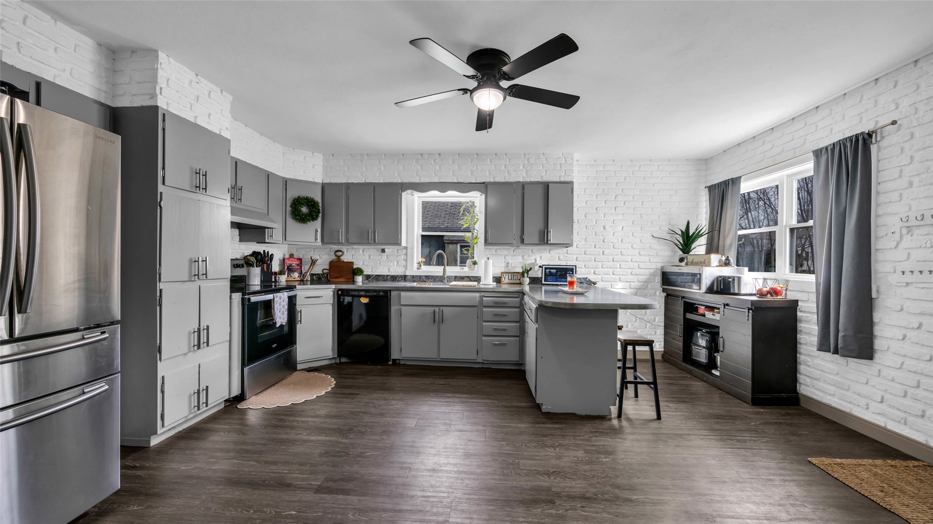 211 Brush Avenue Urbana IA 52345