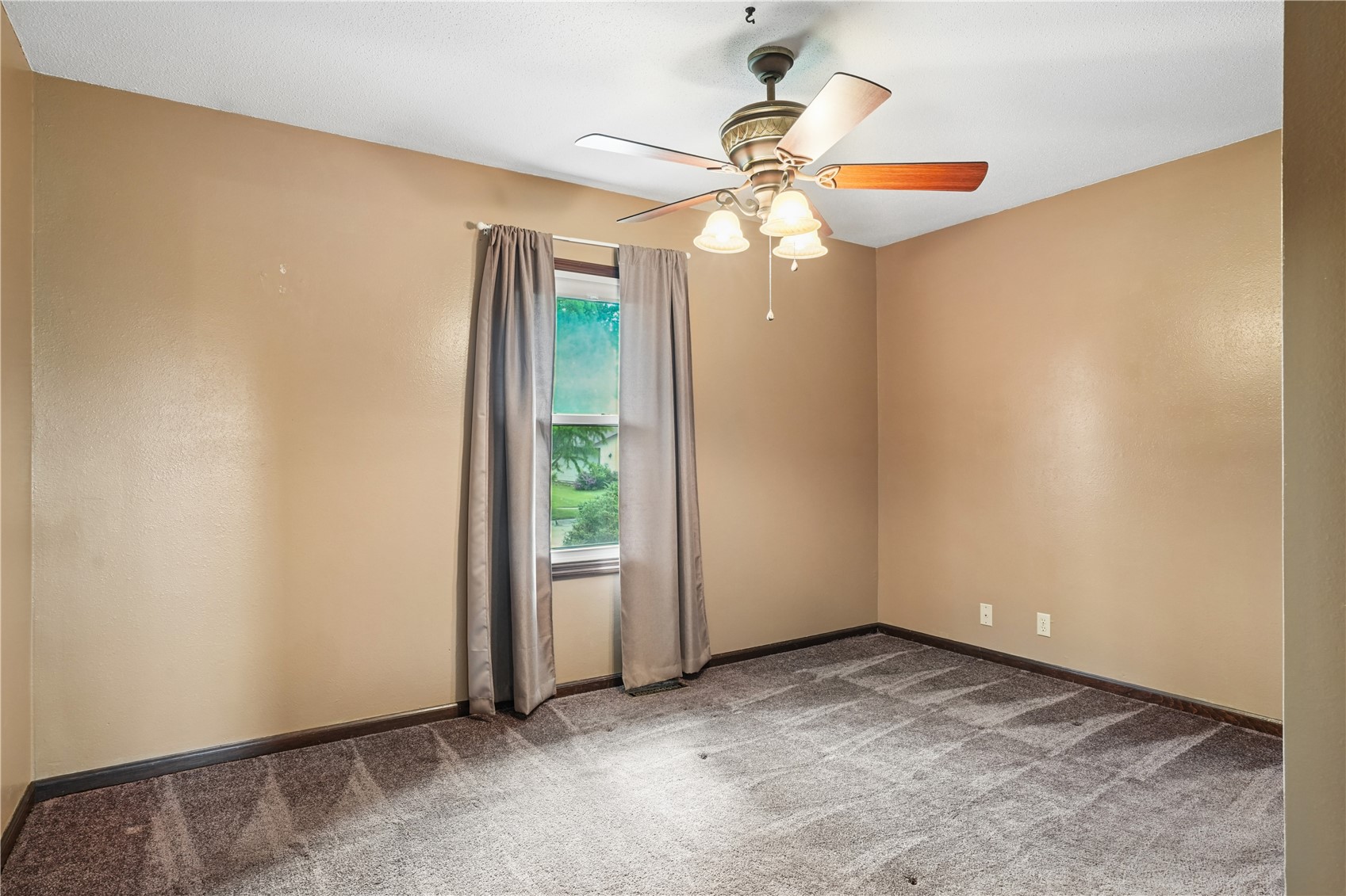23 Clive Drive NW Cedar Rapids IA 52405