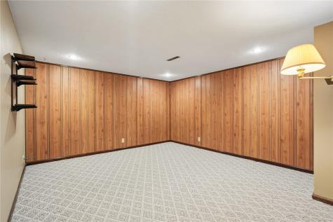 23 Clive Drive NW Cedar Rapids IA 52405