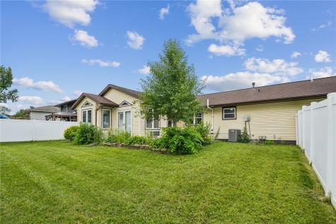 23 Clive Drive NW Cedar Rapids IA 52405