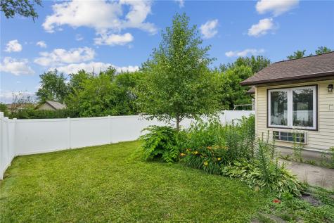 23 Clive Drive NW Cedar Rapids IA 52405