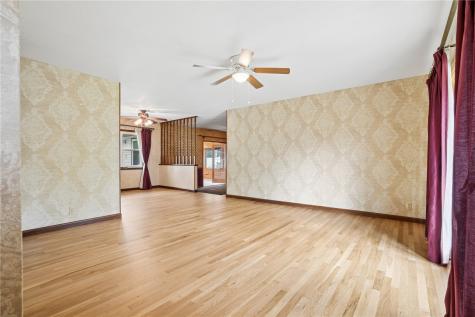 23 Clive Drive NW Cedar Rapids IA 52405