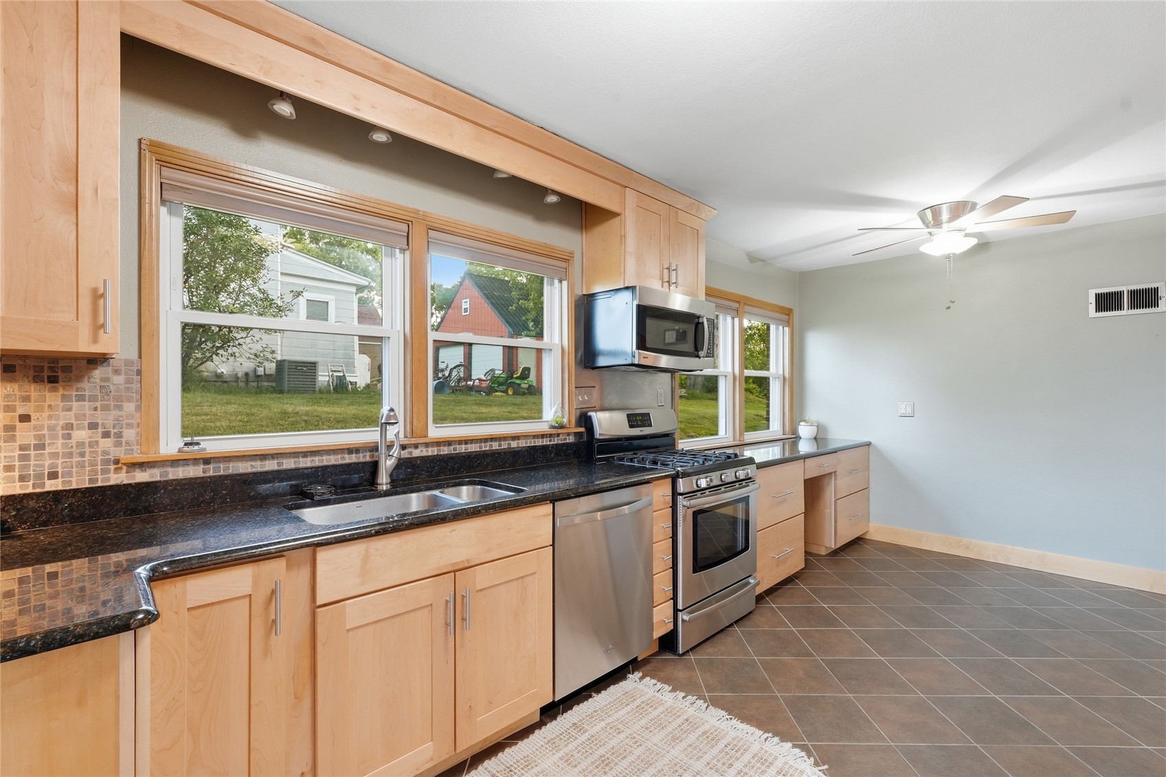 277 21st Avenue SW Cedar Rapids IA 52404