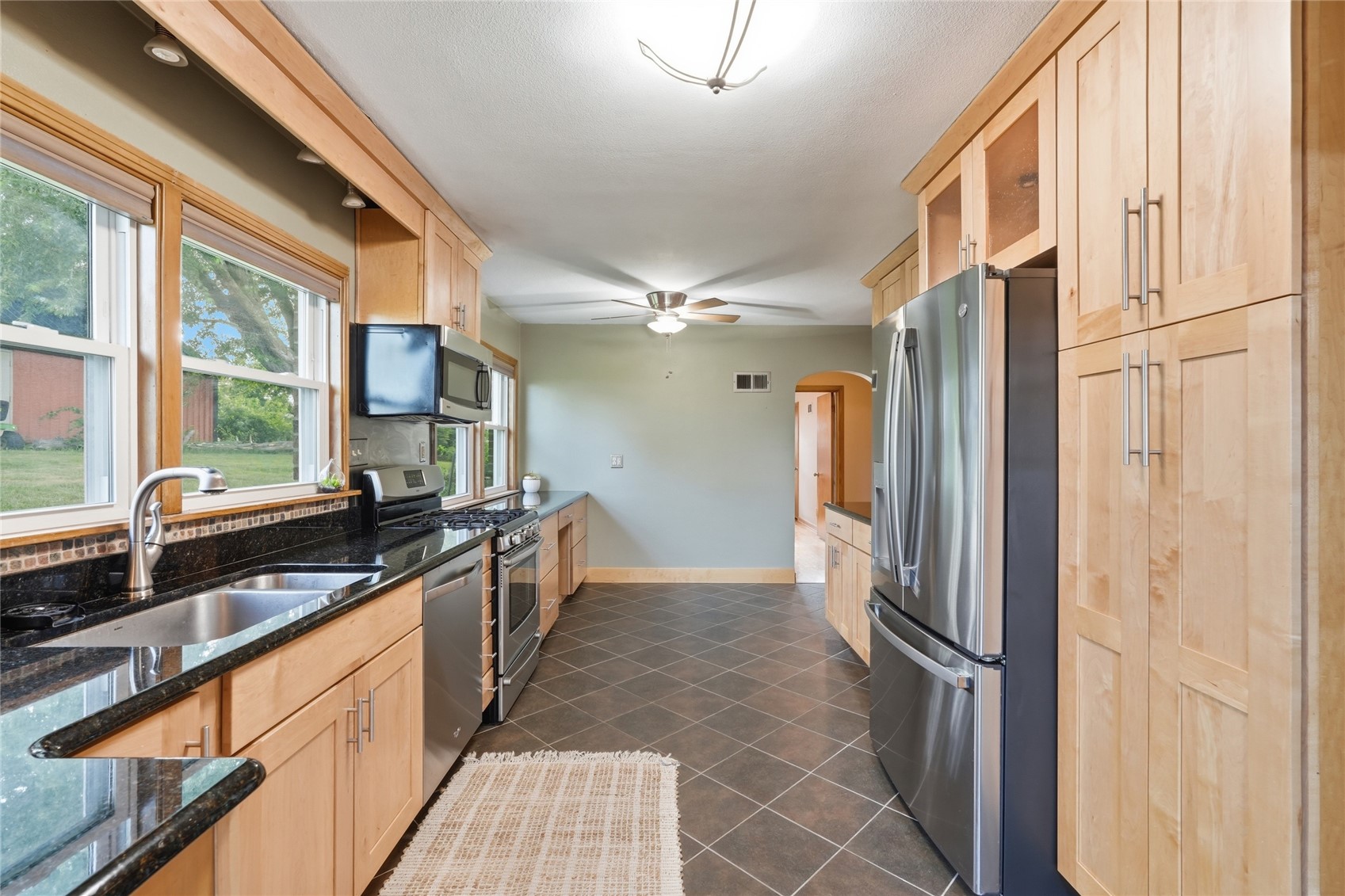 277 21st Avenue SW Cedar Rapids IA 52404