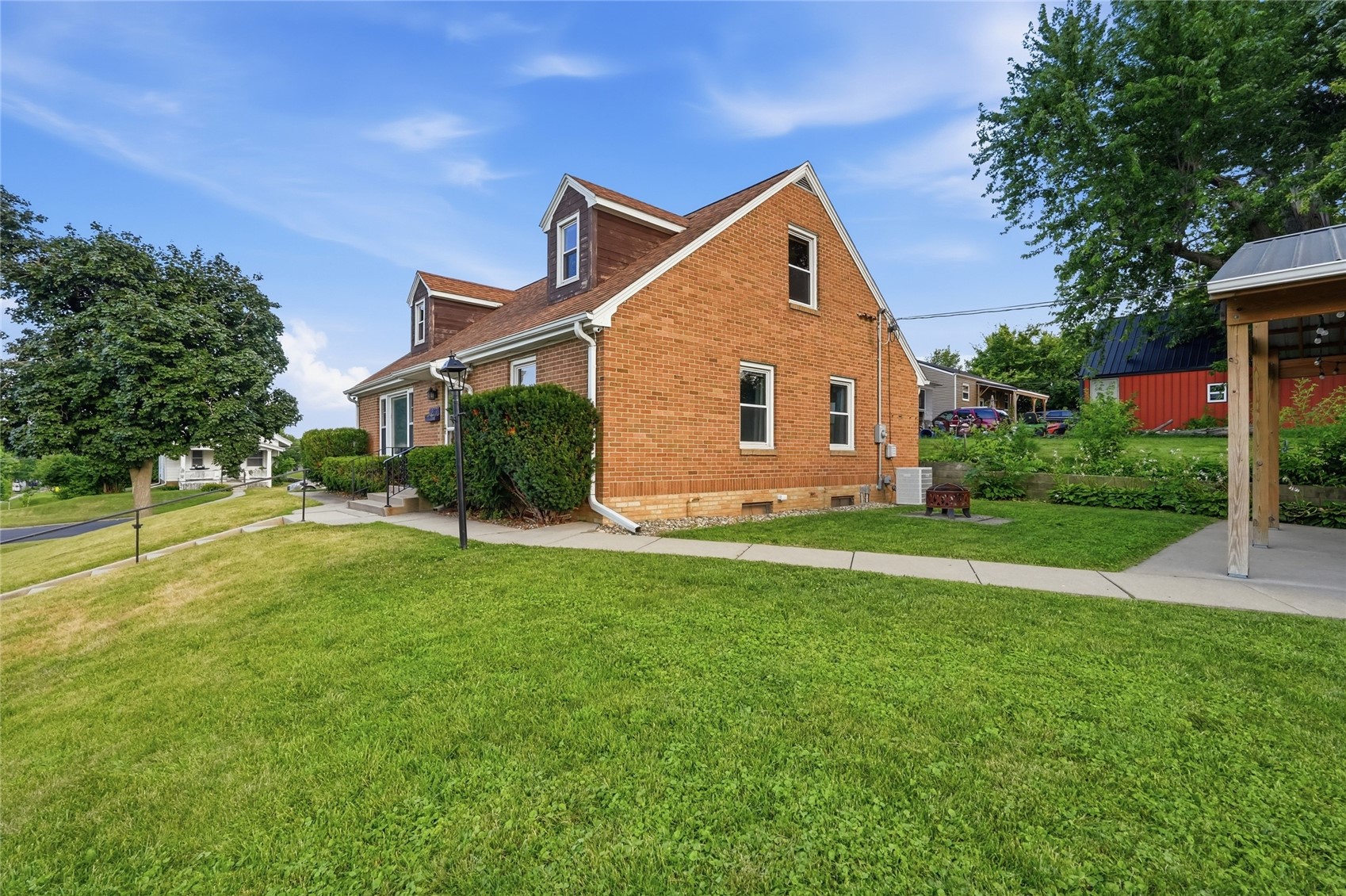 277 21st Avenue SW Cedar Rapids IA 52404