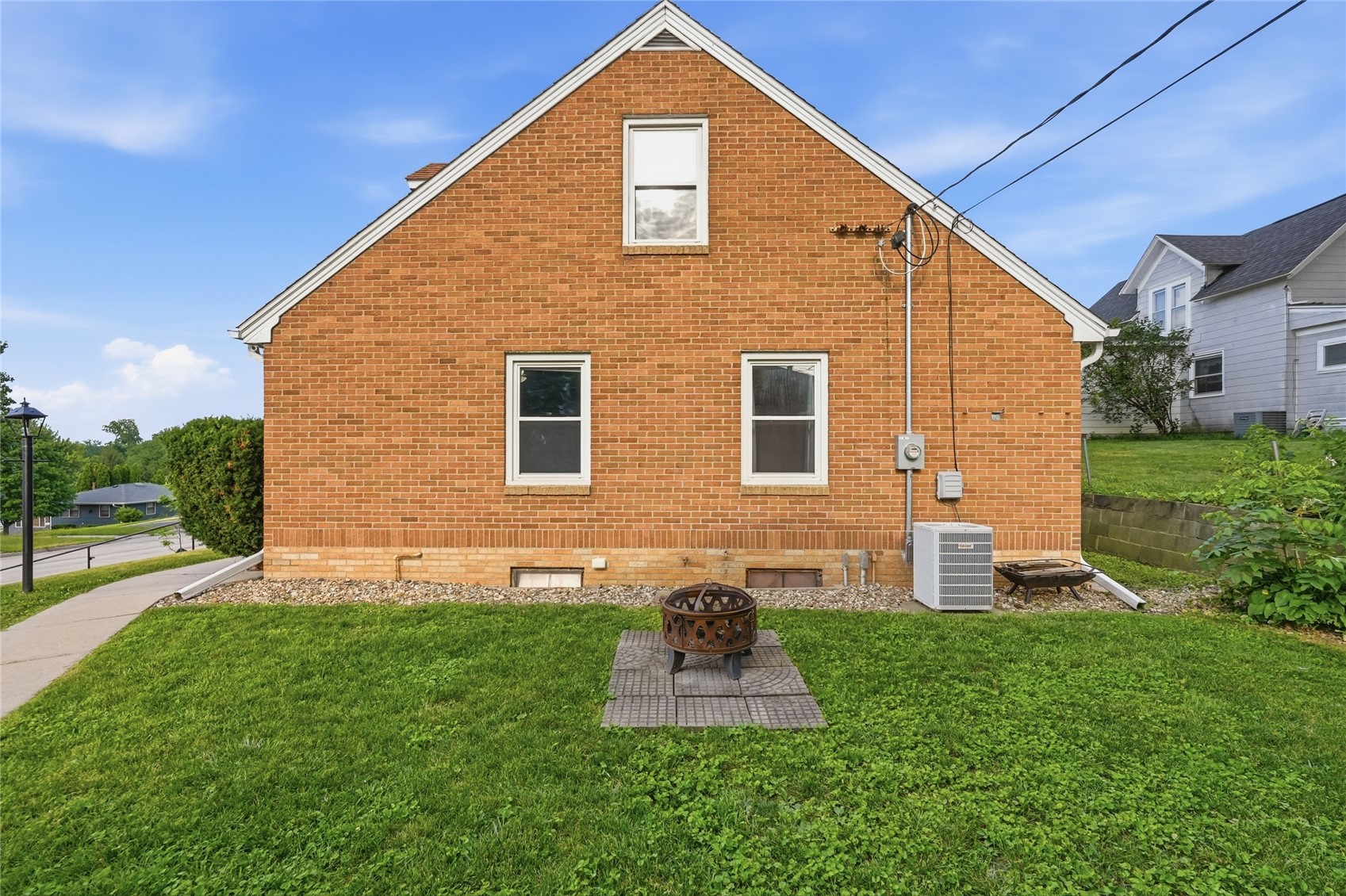 277 21st Avenue SW Cedar Rapids IA 52404