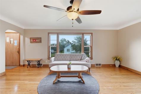 277 21st Avenue SW Cedar Rapids IA 52404