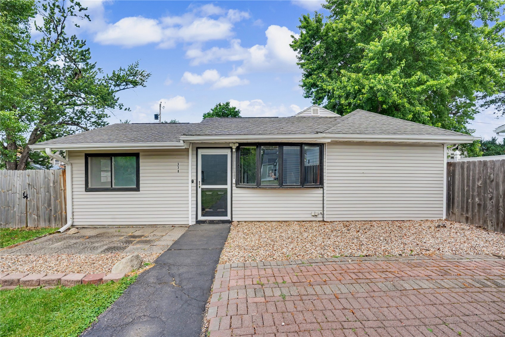 338 20th Street NW Cedar Rapids IA 52404