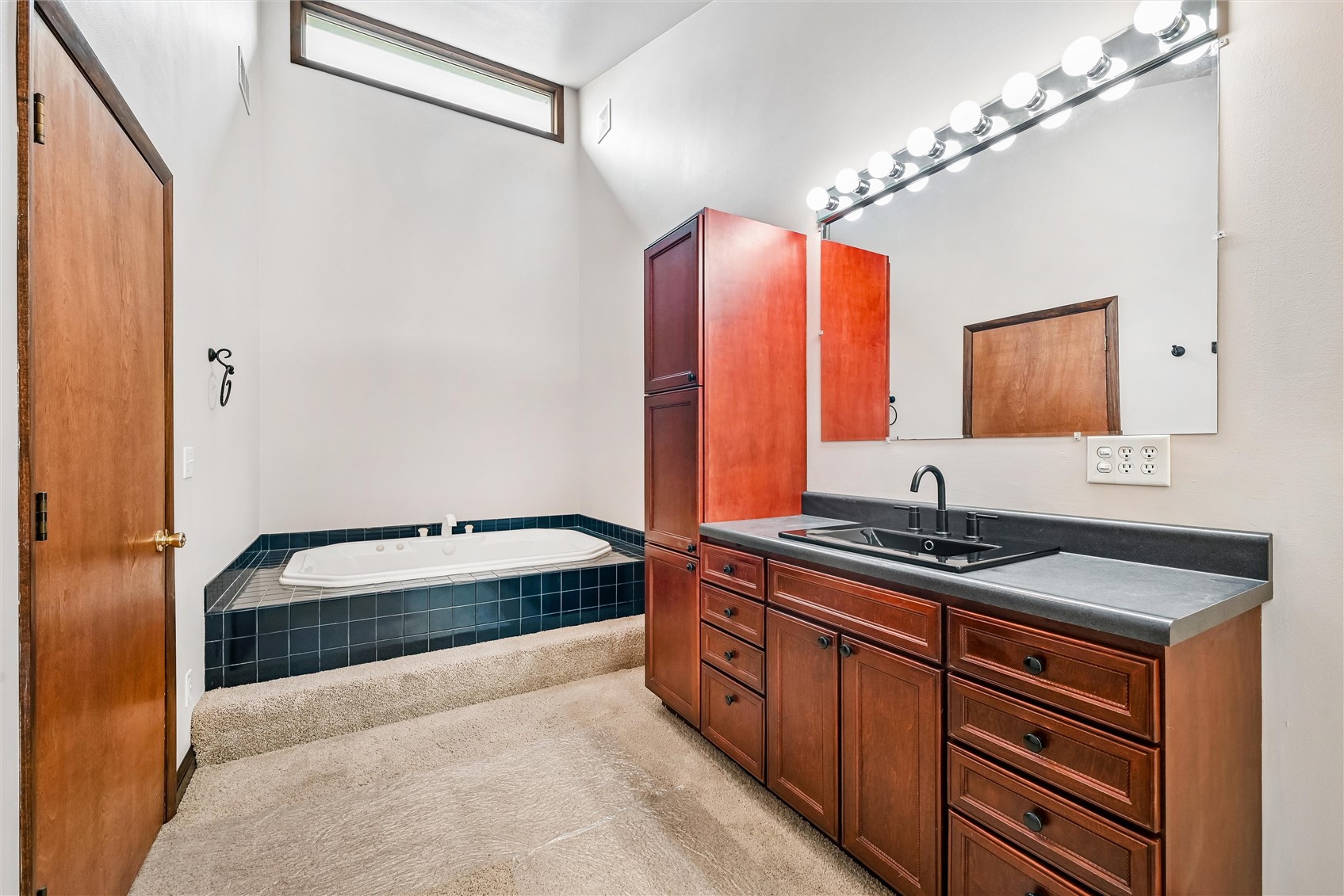 480 F Avenue W Walford IA 52351