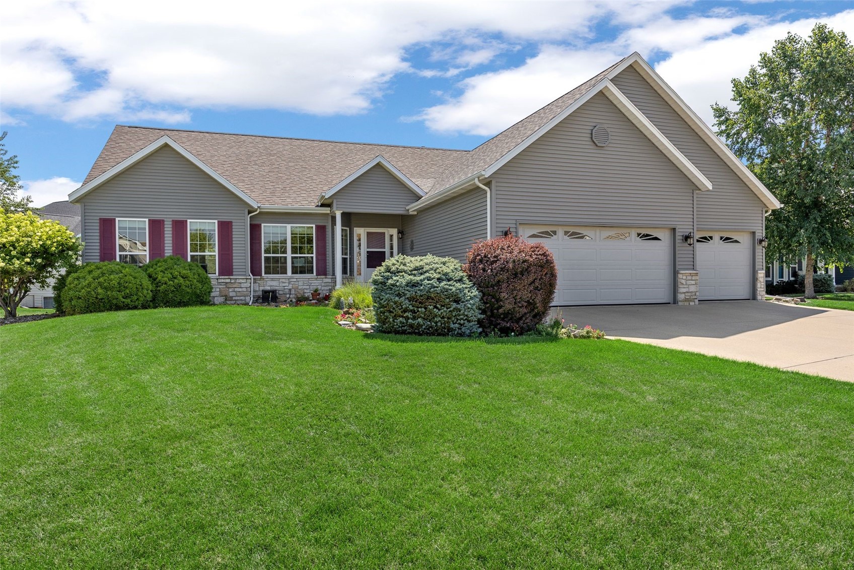 6020 Flagstone Drive NE Cedar Rapids IA 52402