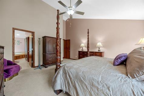 6020 Flagstone Drive NE Cedar Rapids IA 52402