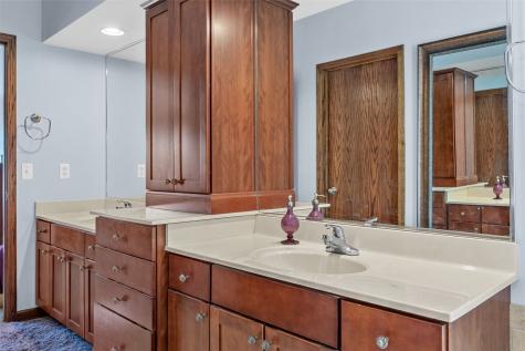 6020 Flagstone Drive NE Cedar Rapids IA 52402