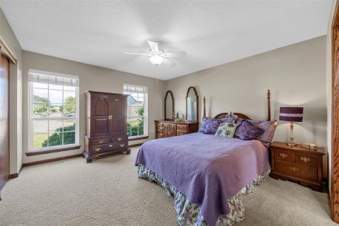 6020 Flagstone Drive NE Cedar Rapids IA 52402