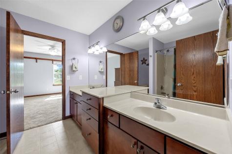 6020 Flagstone Drive NE Cedar Rapids IA 52402