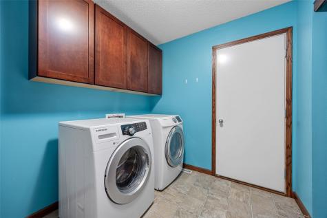 6020 Flagstone Drive NE Cedar Rapids IA 52402