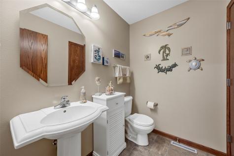 6020 Flagstone Drive NE Cedar Rapids IA 52402