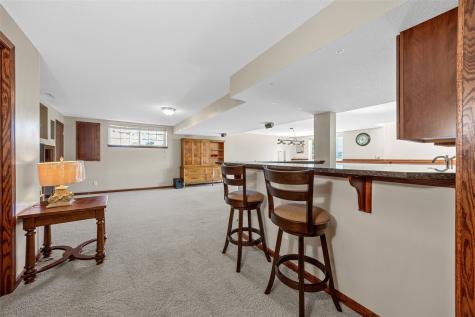 6020 Flagstone Drive NE Cedar Rapids IA 52402