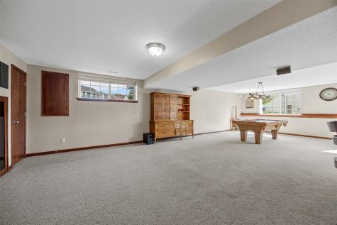 6020 Flagstone Drive NE Cedar Rapids IA 52402