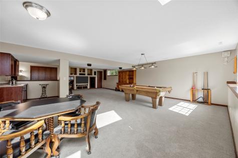 6020 Flagstone Drive NE Cedar Rapids IA 52402