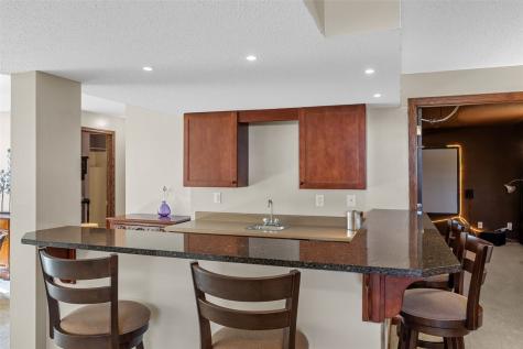 6020 Flagstone Drive NE Cedar Rapids IA 52402