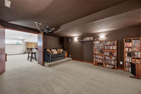 6020 Flagstone Drive NE Cedar Rapids IA 52402