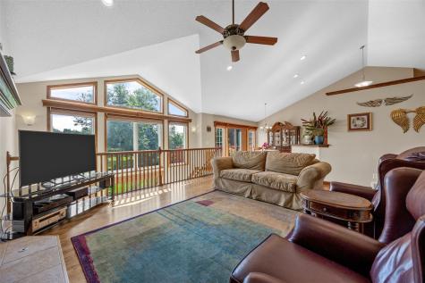 6020 Flagstone Drive NE Cedar Rapids IA 52402