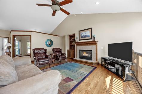 6020 Flagstone Drive NE Cedar Rapids IA 52402