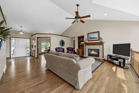 6020 Flagstone Drive NE Cedar Rapids IA 52402