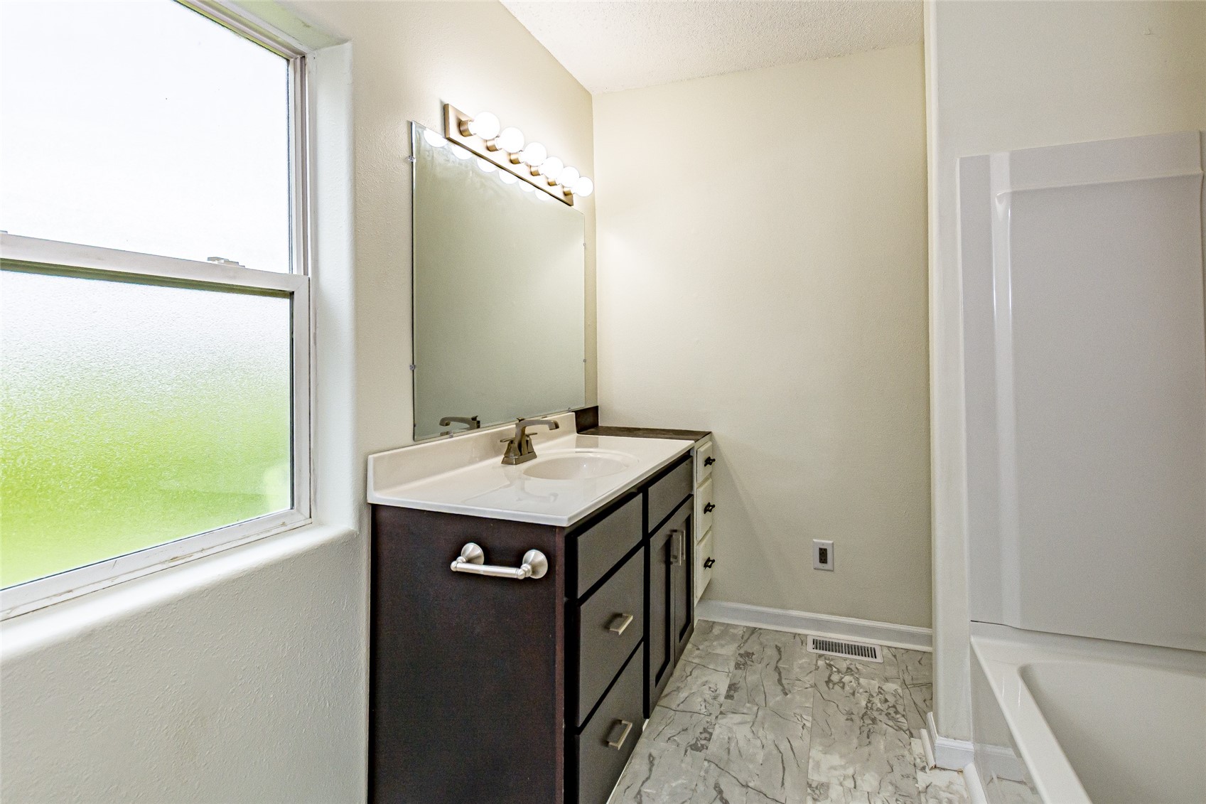 395 S Troy Robins IA 52328