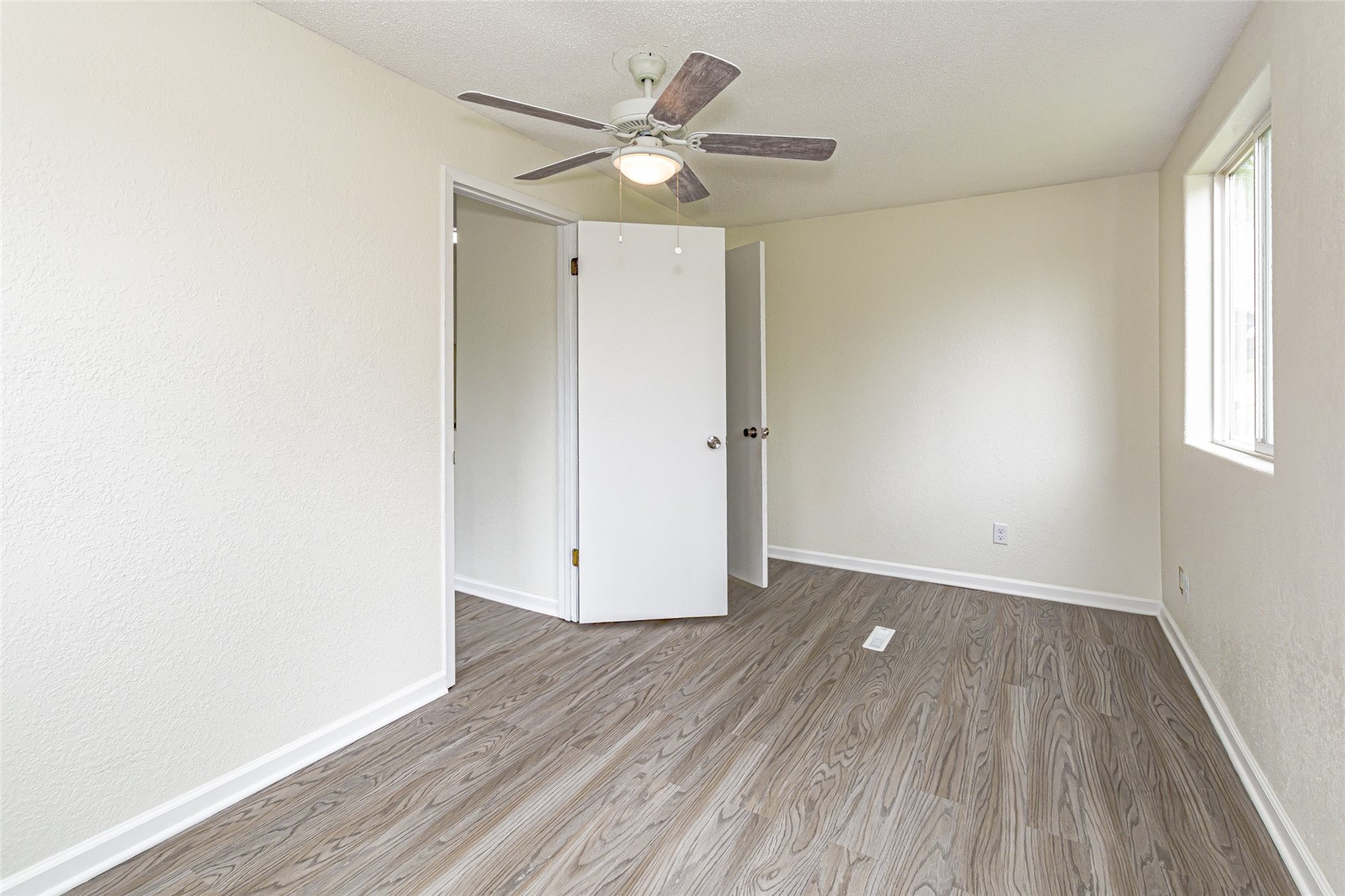 395 S Troy Robins IA 52328