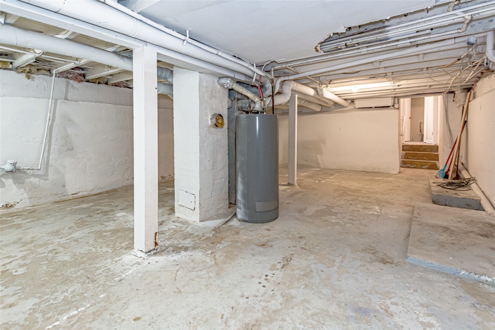 395 S Troy Robins IA 52328