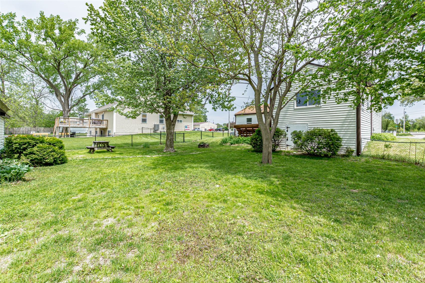 395 S Troy Robins IA 52328