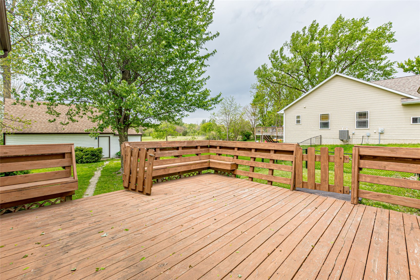 395 S Troy Robins IA 52328