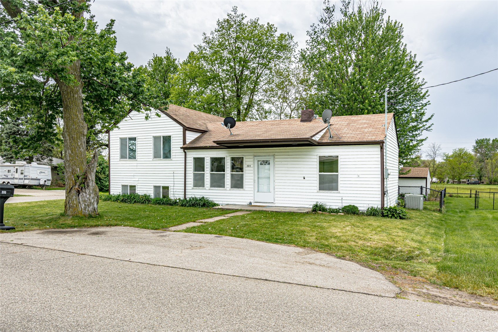 395 S Troy Robins IA 52328