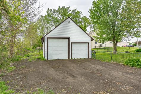 395 S Troy Robins IA 52328