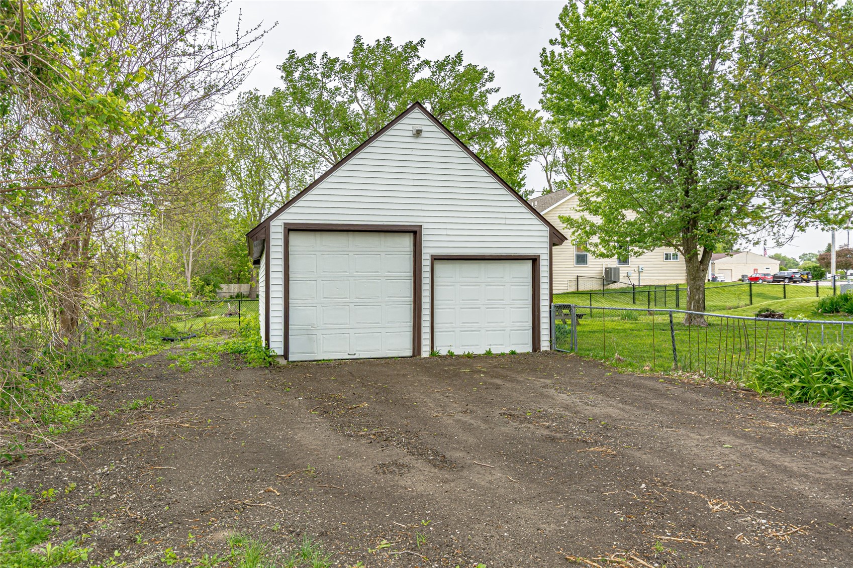 395 S Troy Robins IA 52328