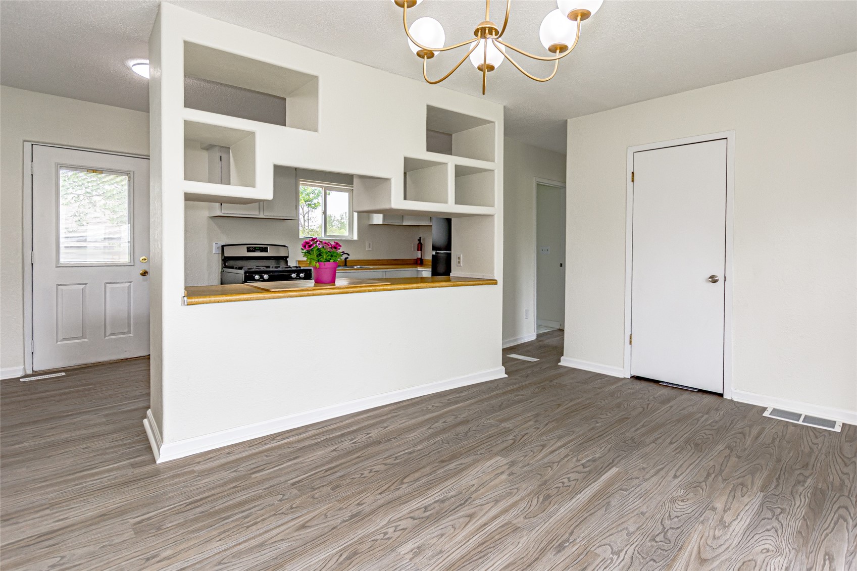 395 S Troy Robins IA 52328