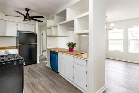 395 S Troy Robins IA 52328