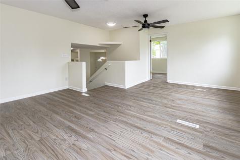 395 S Troy Robins IA 52328