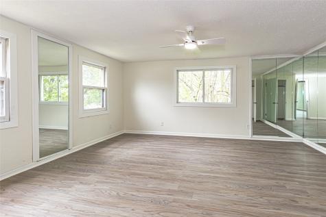 395 S Troy Robins IA 52328
