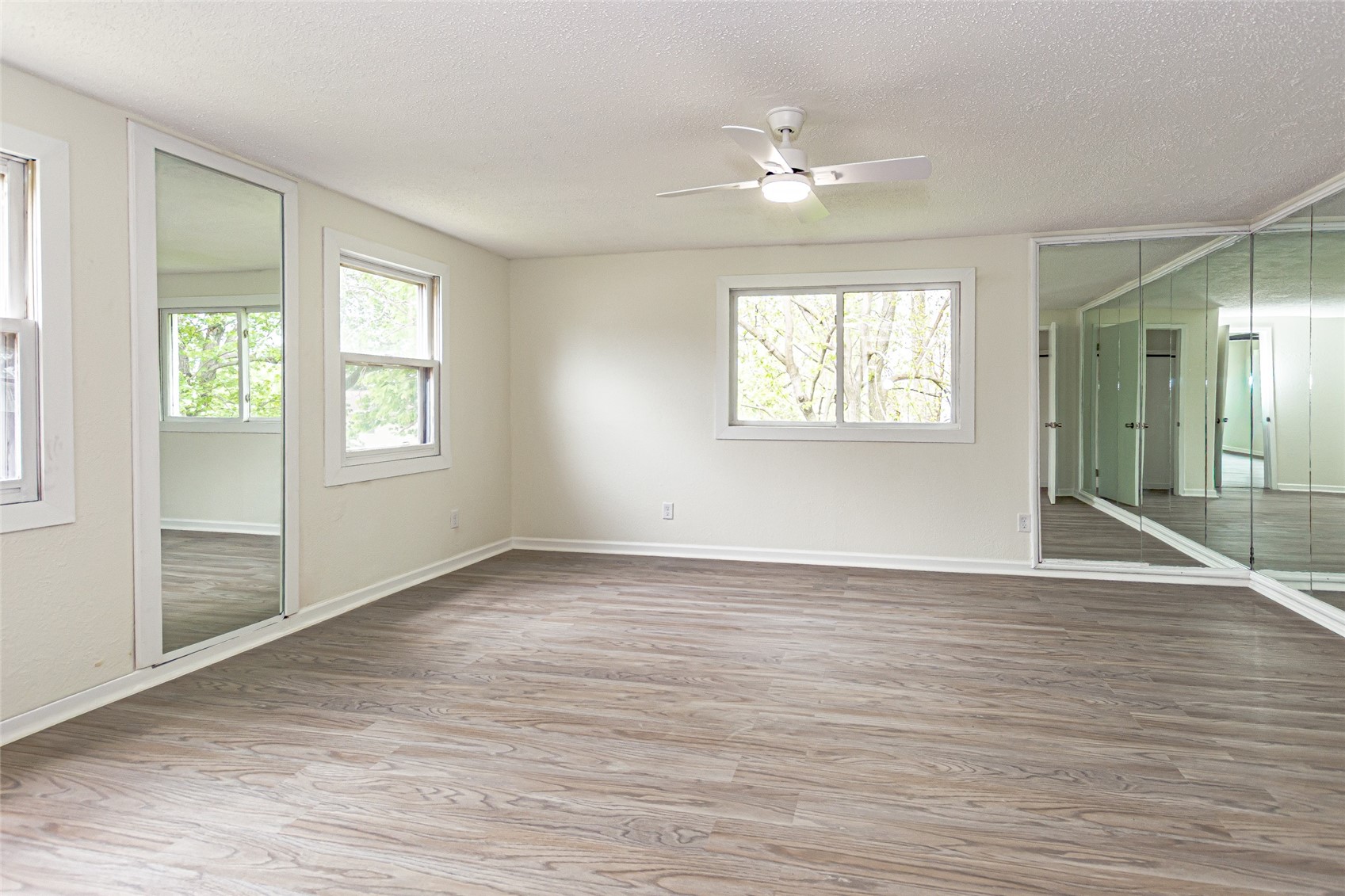 395 S Troy Robins IA 52328