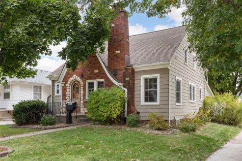 2401 D Avenue NE Cedar Rapids IA 52402