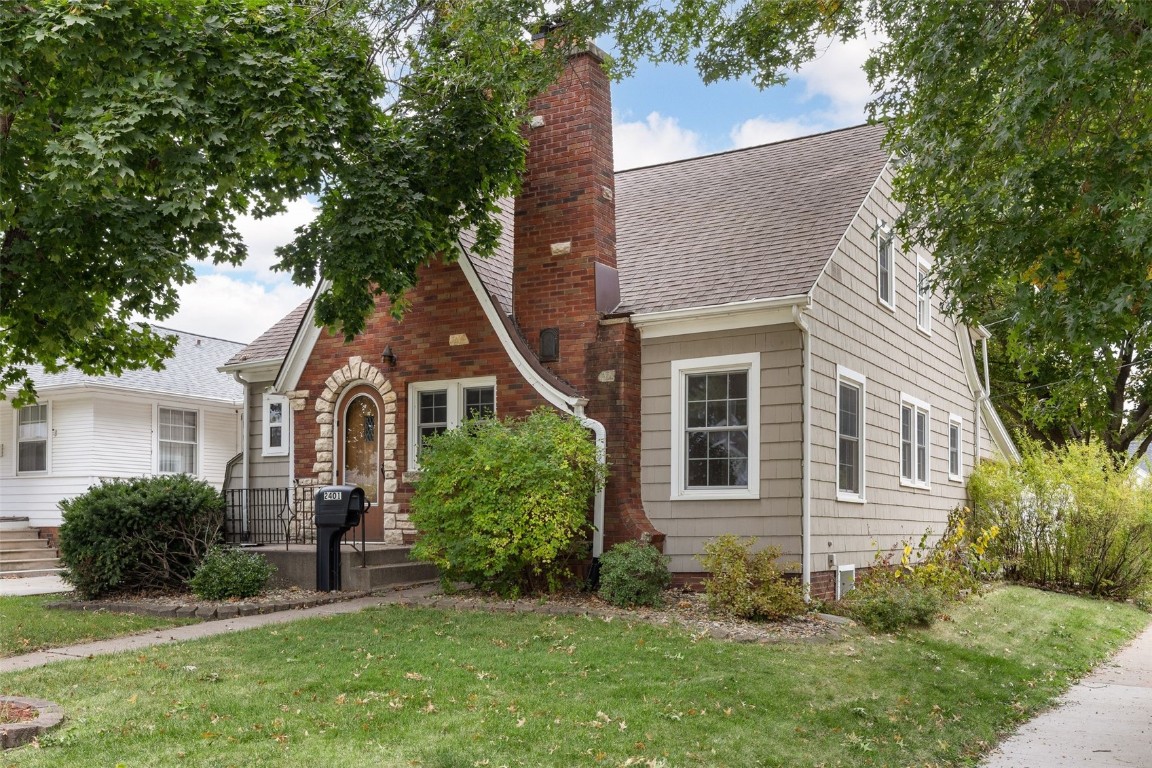 2401 D Avenue NE Cedar Rapids IA 52402