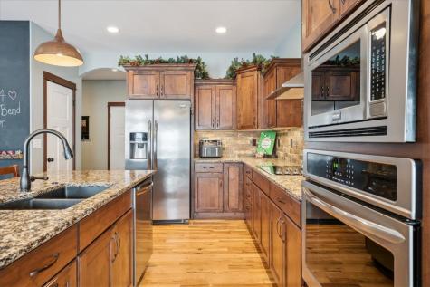 704 Cedar Bend Drive Solon IA 52333