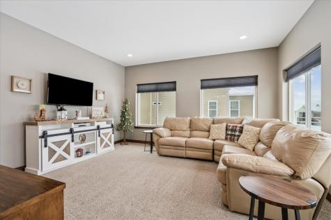 704 Cedar Bend Drive Solon IA 52333