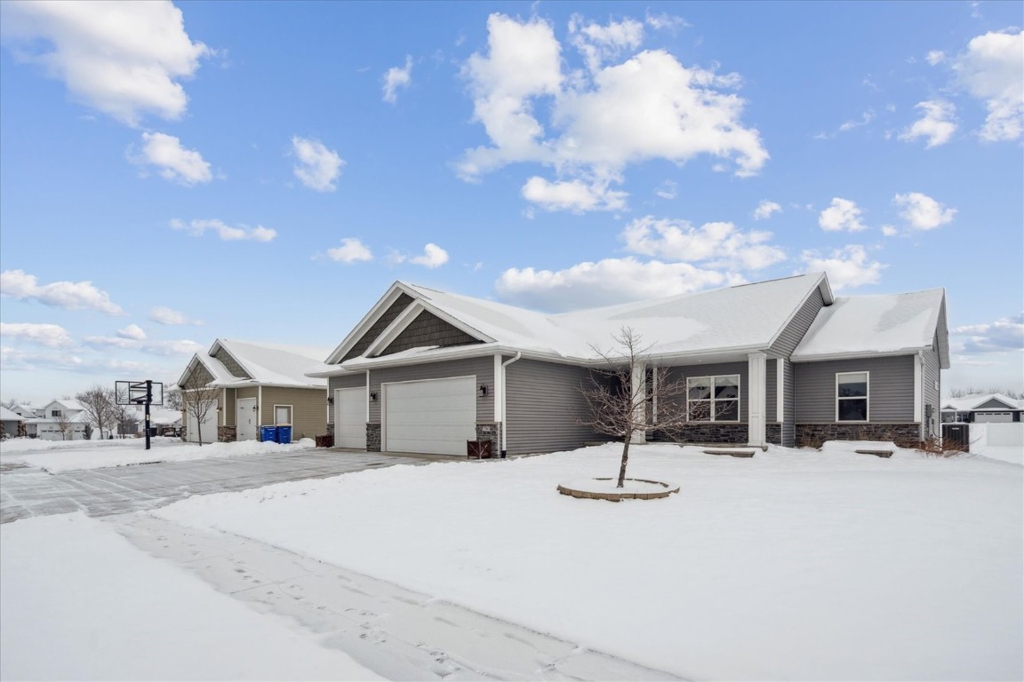 704 Cedar Bend Drive Solon IA 52333