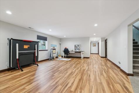 704 Cedar Bend Drive Solon IA 52333