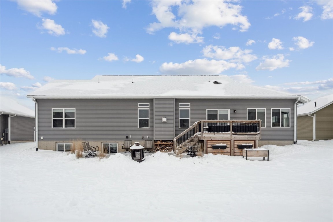 704 Cedar Bend Drive Solon IA 52333